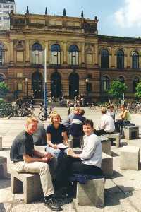 Students in front of the main building at the Technical University of Brunswick